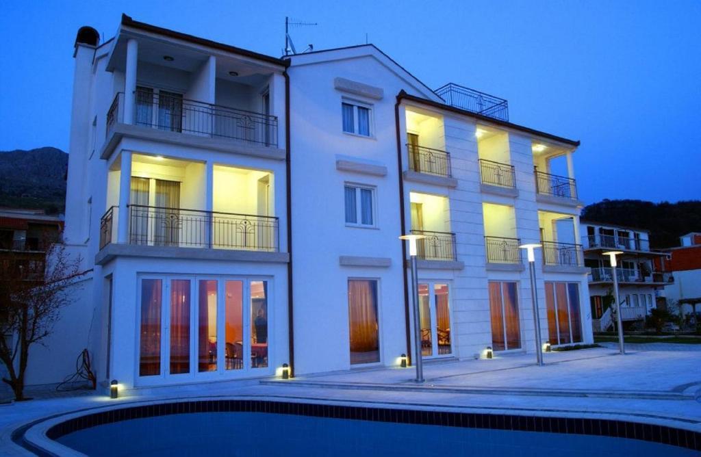 Hotel Neva Podstrana